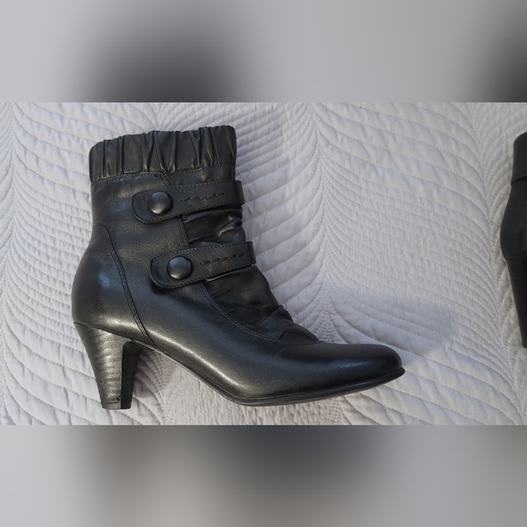 Bundle  of 5 Leather Booties all between 6.5 to 7.5 M - Picture 11 of 16